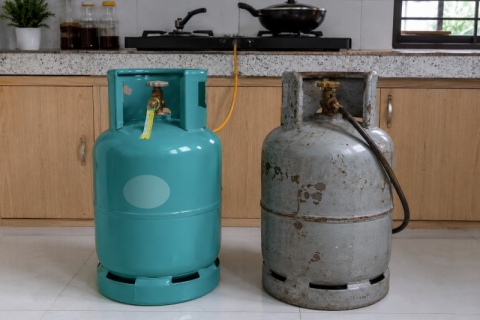 So sánh bình gas chính hãng và bình gas sang chiết khác nhau như thế nào? 