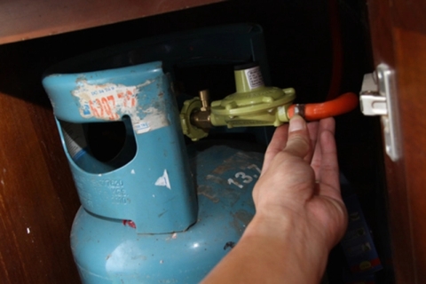 Ngửi thấy mùi gas phải làm gì? 7 bước xử lý đúng cách bạn cần biết 