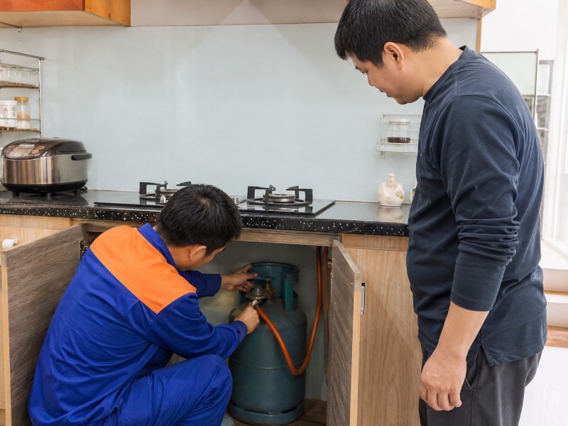 bếp gas cháy lửa đỏ