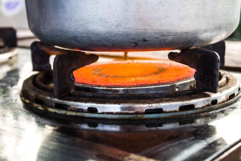 bếp gas bị lửa đỏ xử lý thế nào