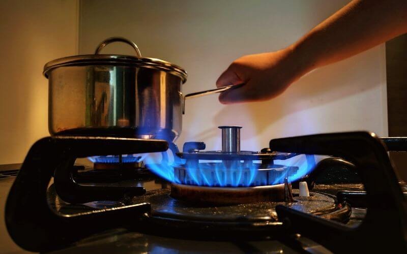 Tại sao bạn nên thuê thợ lắp gas thay vì tự thực hiện tại nhà